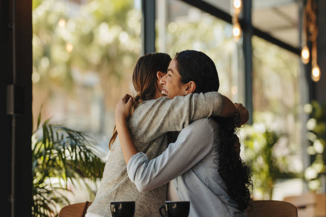 Por qué duele el costado izquierdo del abdomen y qué hacer cuando pasa